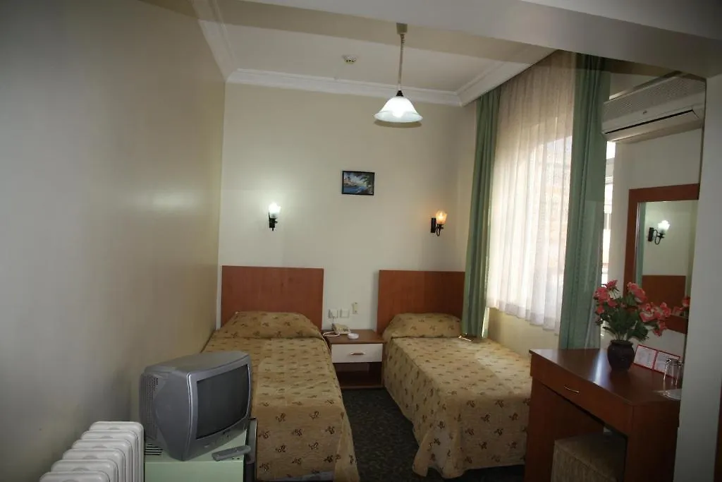 Maltepe Grand Hotel Istanbulská provincie 2*,  Turecko